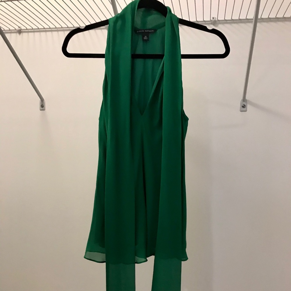 🍀100% Silk Green Tie Neck Top🍀